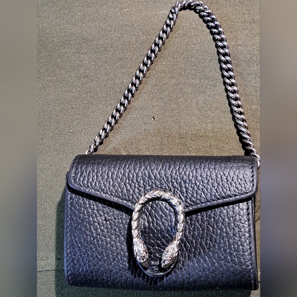 Gucci Wallet on chain